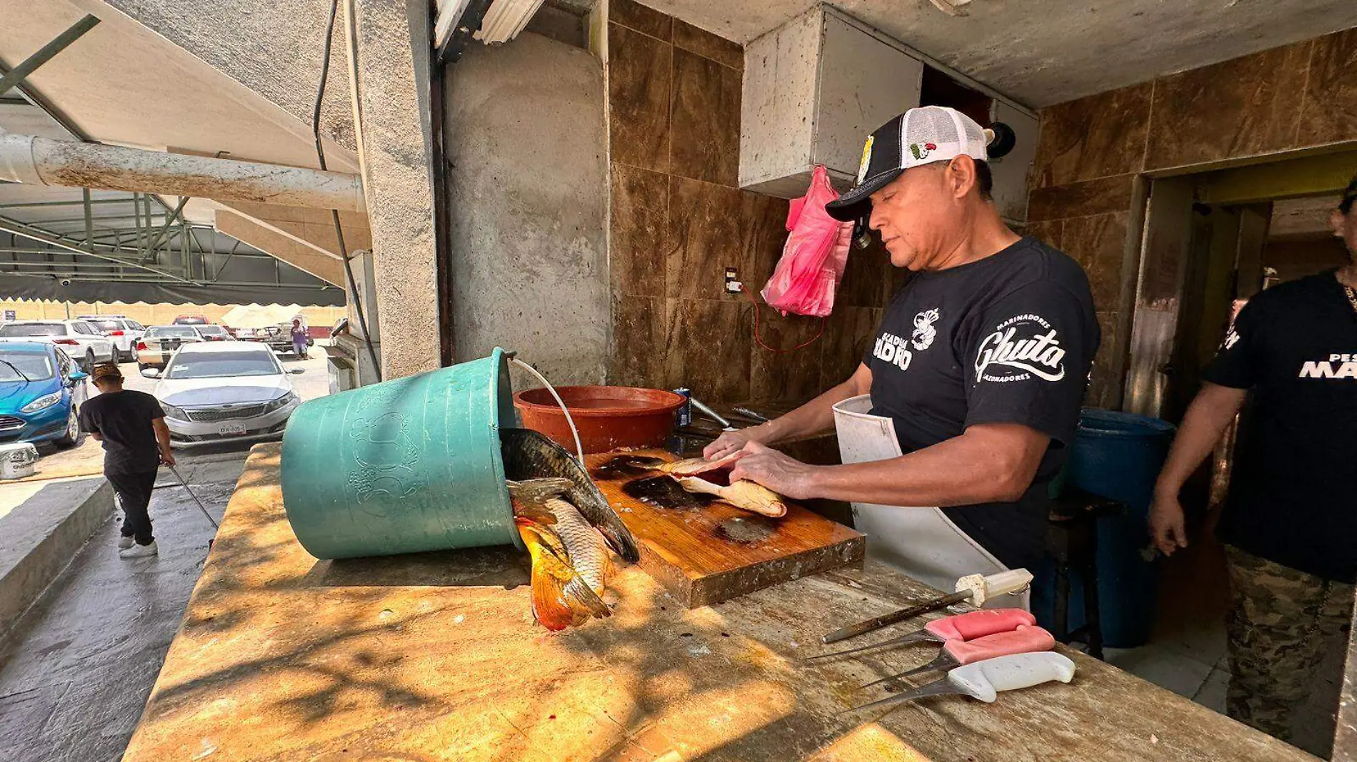 Comerciantes de “La Puntillita” se preparan para la sequía: compran tinacos para almacenar agua